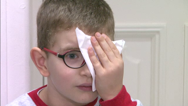 Tot mai multi copii au probleme de vedere, depistate prea tarziu. Varsta de la care medicii recomanda controlul oftalmologic