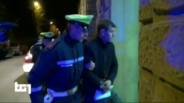 Romanul care a accidentat mortal o femeie si pe fiica ei, in Italia, a fost arestat. Un politician l-a numit "vierme scarbos"