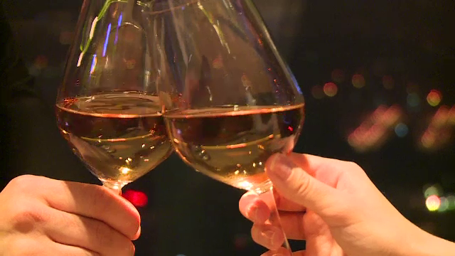 VALENTINE'S DAY. Ofertele restaurantelor pentru cupluri: cat costa o cina romantica la etajul 18