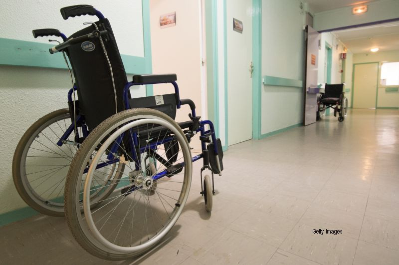 Credea ca va ramane toata viata in scaun cu rotile. Cum a reusit acest barbat sa mearga din nou