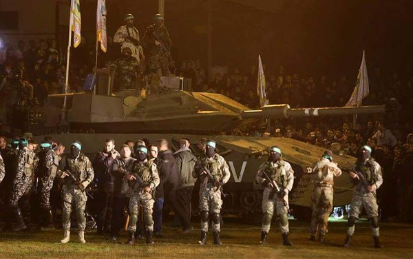 Gafa facuta de teroristii Hamas atunci cand si-au prezentat noul tanc. "Ca sa stiti si voi, nu se fac din lemn"