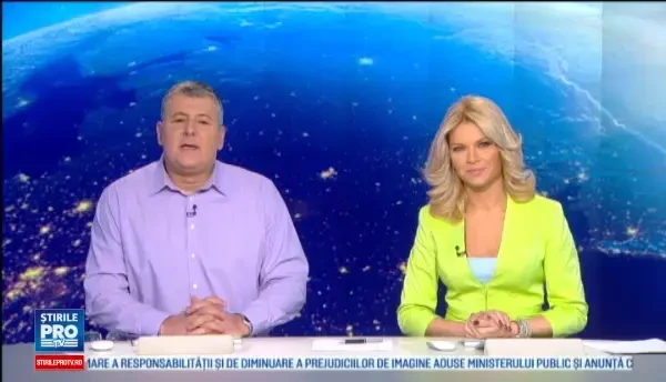 Un tanar de 16 ani a fost salvat in ultimul moment dupa ce a cazut intr-un lac inghetat. O femeie a filmat toata scena