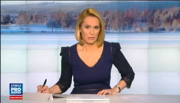 Actiune de salvare dramatica, in Campina. Un copil a cazut intr-un lac dupa ce gheata s-a rupt, iar mama lui a sarit dupa el