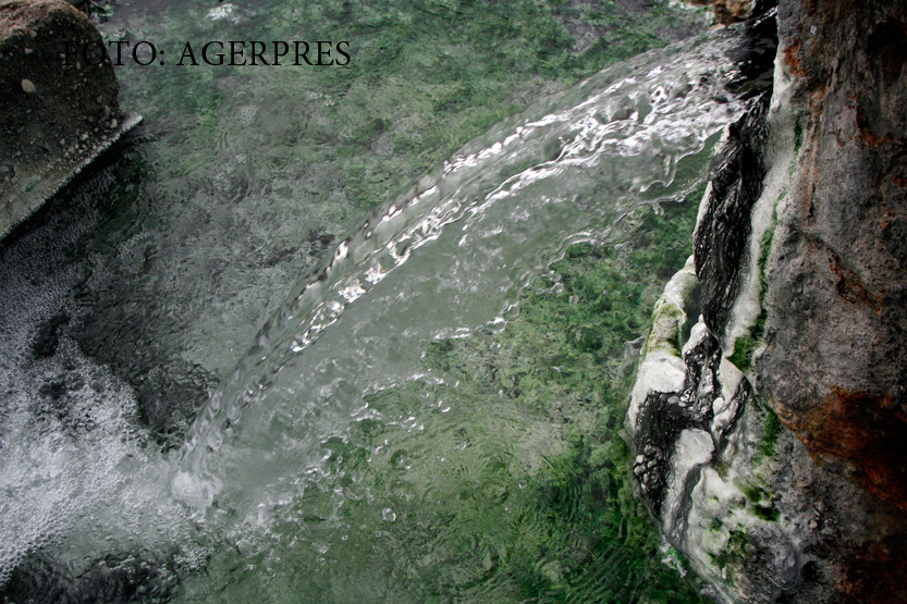 Lista oficiala a apelor minerale naturale. Ce ni se poate intampla daca bem "apa de masa" sau "apa de izvor"