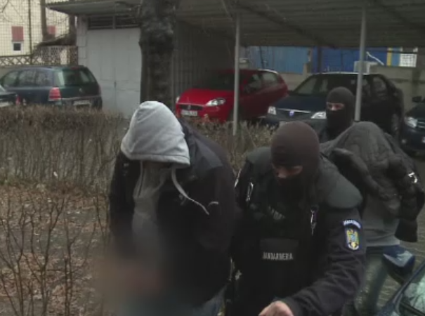 Le ofereau cazare si apoi profitau de pe urma lor. Averea impresionanta stransa de o retea de proxeneti din Prahova