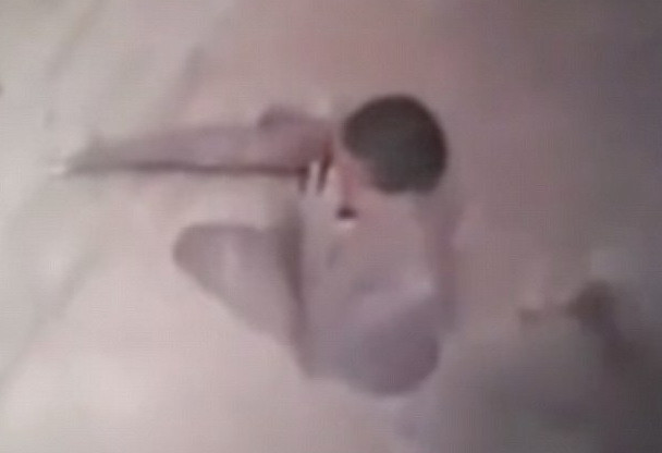 O tanara a fost scoasa la suprafata dupa ce a fost tinuta 8 luni intr-o groapa de iubitul ei. Motivul pentru care a inchis-o