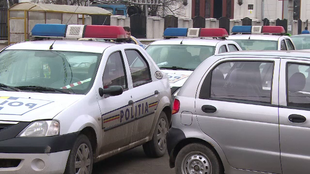 Doi politisti, retinuti pentru coruptie. Agentii s-ar fi multumit sa fie "rasplatiti" si cu carne sau branza