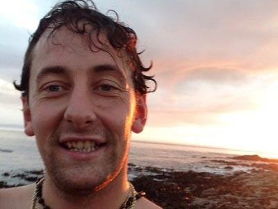 A facut pariu cu un prieten ca poate da gata un hamburger dintr-o singura inghititura. A urmat o tragedie pentru tanar