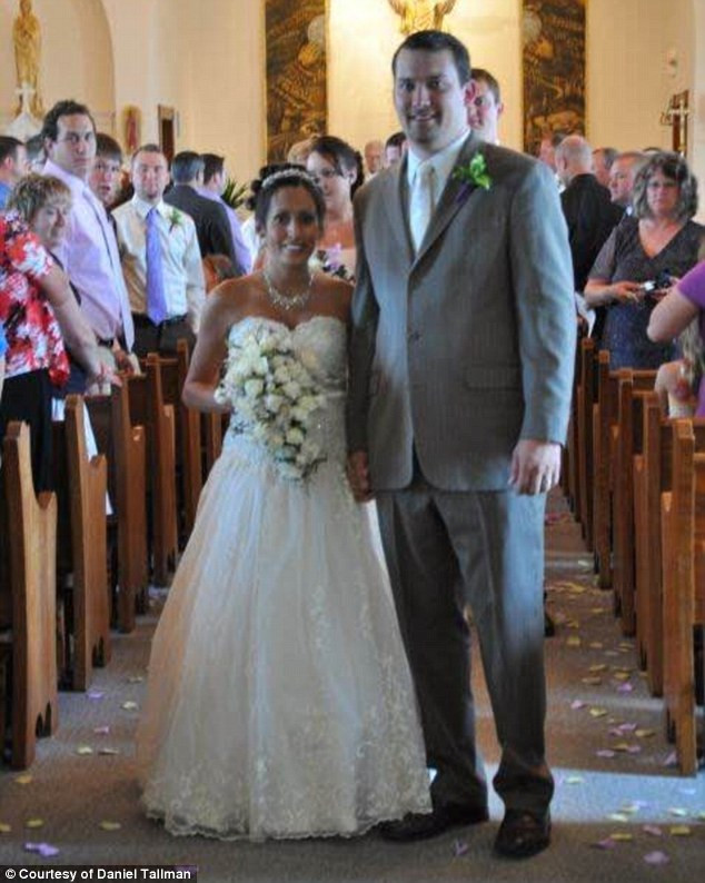 Mesajul inscriptionat de sotie pe verigheta sotului a ajuns viral pe internet. FOTO