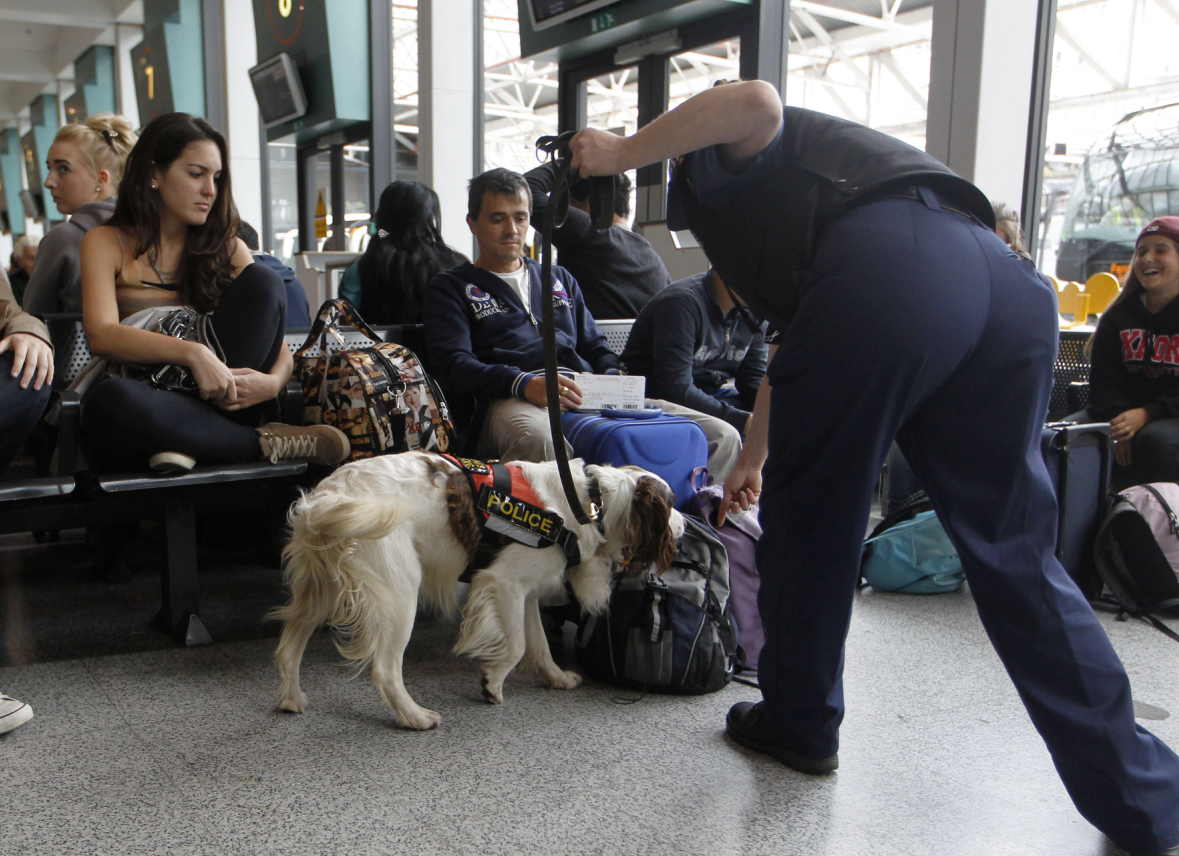 O statie de metrou londoneza, evacuata si inchisa dupa descoperirea unei bombe din al Doilea Razboi Mondial