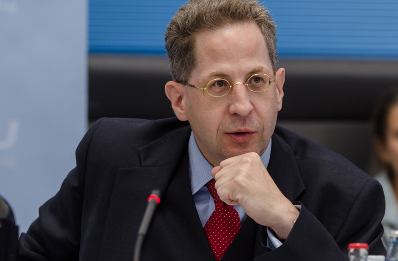 Seful serviciului de informatii german, BfV: ISIS a trimis in Europa teroristi deghizati in refugiati