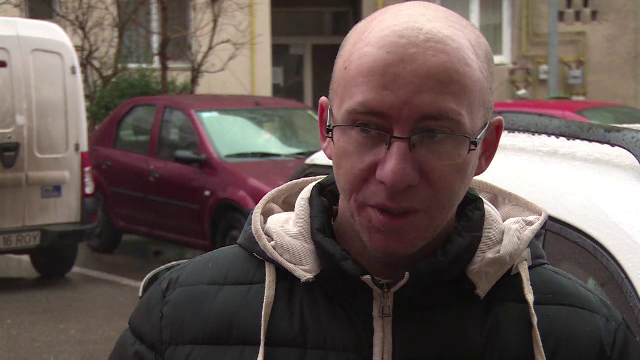 Eroul care a sarit intr-un lac inghetat sa salveze o mama si pe copilul ei. Povestea tanarului care a impresionat prin curaj