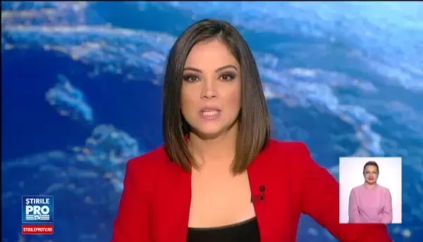 Scandal intre 2 soferi, dupa ce un stalp s-a prabusit peste masinile lor: Aveai viteza, baiete! D-aia ai derapat