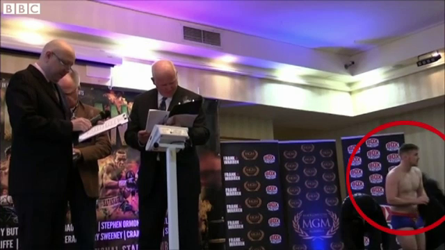 Momentul in care mai multi barbati au deschis focul intr-un hotel din Dublin. Asasinii erau deghizati in politisti