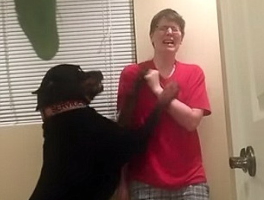 Tanara care si-a filmat criza cauzata de sindromul Asperger a fost ucisa de politisti, in propria locuinta