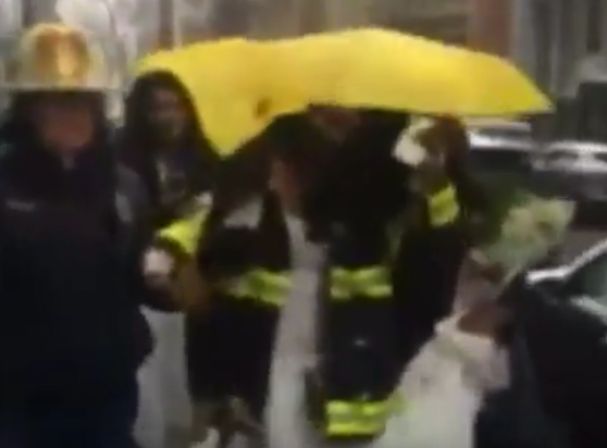 Nunta unei tinere a fost distrusa de prabusirea macaralei din New York. Ce s-a intamplat dupa ce au vazut-o pompierii