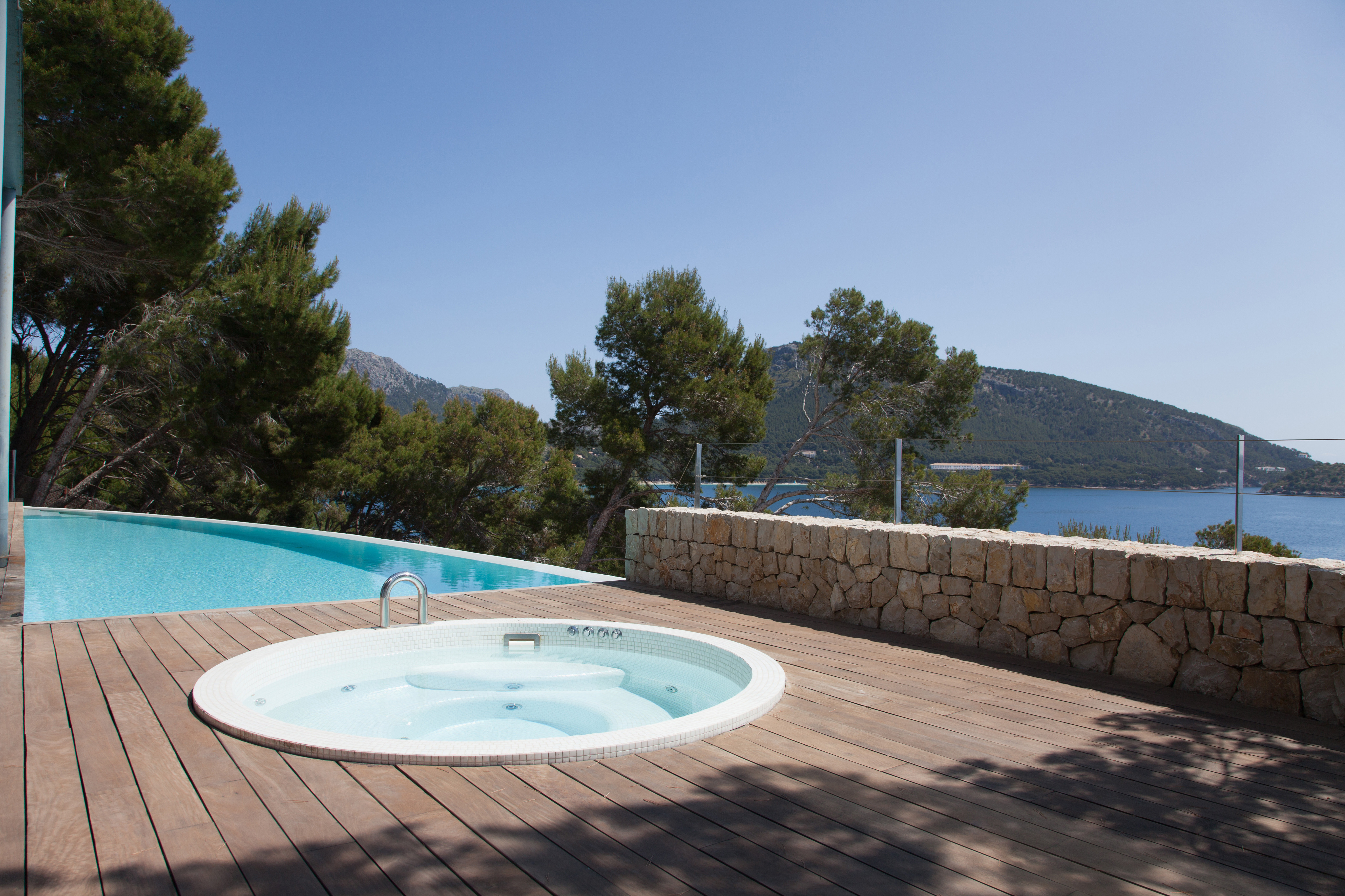 A fost parasita de iubitul milionar la doar 3 luni de relatie. Ce a gasit barbatul cand s-a intors acasa, in vila sa de lux