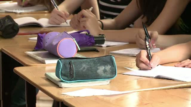 Profesorul care a dezvaluit pe Facebook practicile unui coleg din Capitala, amenintat. Ministrul a trimis o echipa de control