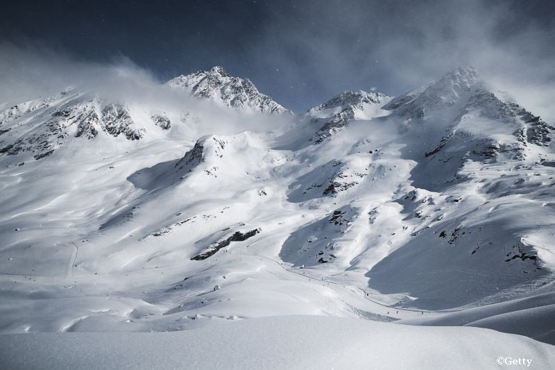 Avalansa intr-o statiune montana populara din Austria. Cel putin 5 persoane au decedat