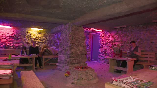 Salinele artificiale, un beneficiu pentru sanatatea copiilor. Pretul platit de parintii romani pentru o ora de "terapie"