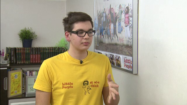 Tinerii, tot mai atrasi de voluntariat. Povestea lui Victor, care ajuta copiii bolnavi de cancer: "Stiu ce vreau sa devin"