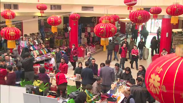 Anul Maimutei de Foc, sarbatorit de chinezii aflati in Capitala. Culorile norocoase in noul an chinezesc