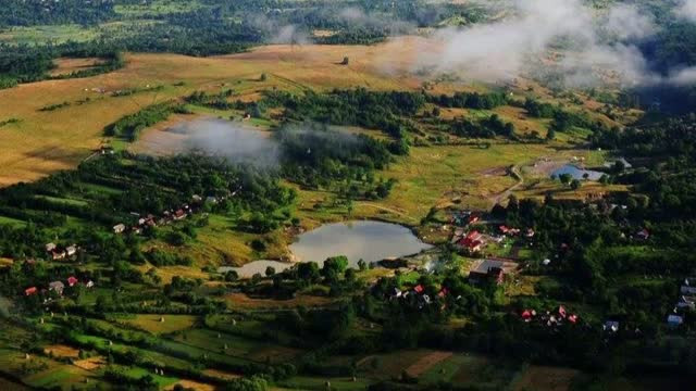 Lacul Gavril din Maramures, unic in Europa. Motivul pentru care zeci de mii de turisti aleg sa isi petreaca timpul liber aici