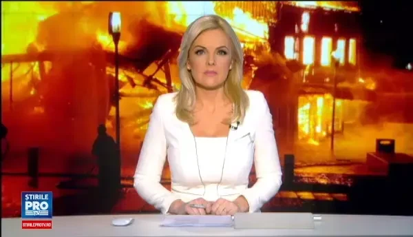 Un incendiu puternic a izbucnit la un depozit de mobila din Brasov. Pompierii au intervenit cu 10 autospeciale