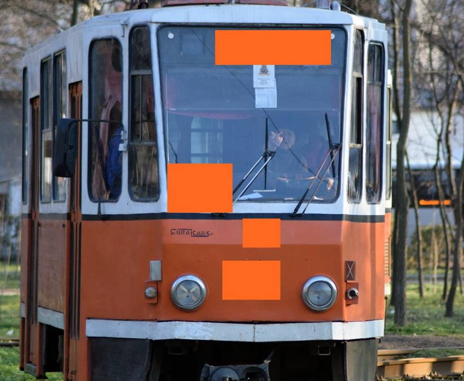 Un tanar a fotografiat un tramvai vechi din Braila, insa a surprins ceva neasteptat. Detaliul pe care l-a observat ulterior