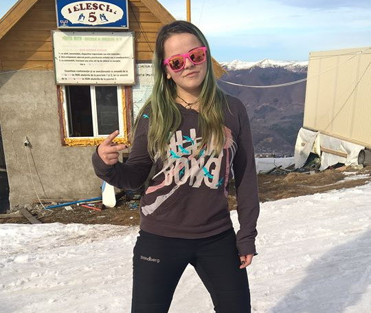 Barbatul care a batut o salvamontista intr-un bar din Straja, in arest inca 30 de zile. Tanara vrea sa-si retraga plangerea