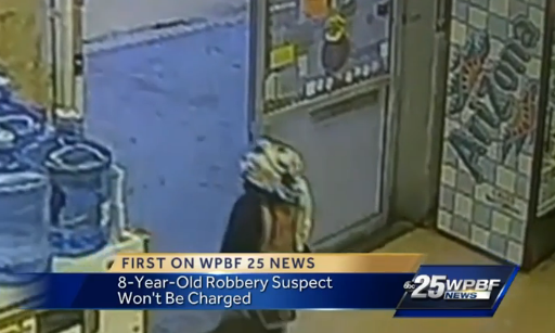 Un baiat de 8 ani a incercat sa jefuiasca un magazin dupa ce i-a furat arma mamei sale. Cum a fost prins de angajati