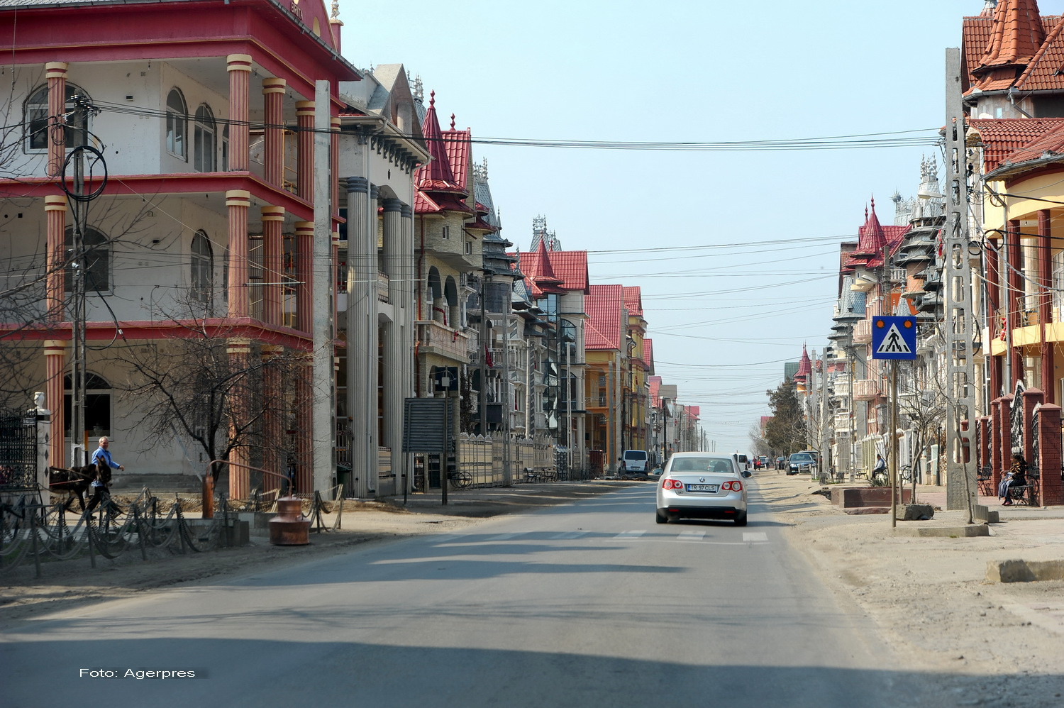 Palatele romilor din Buzescu, "Beverly Hills-ul Tiganilor", au ajuns in The Sun: "Arata ca torturile de nunta cu patru etaje"