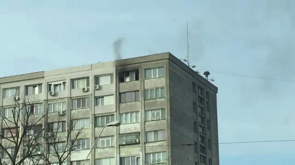 Doi pensionari din Galati isi terorizeaza vecinii facand focul in apartament. Pompierii i-au vizitat de 2 ori luni dimineata