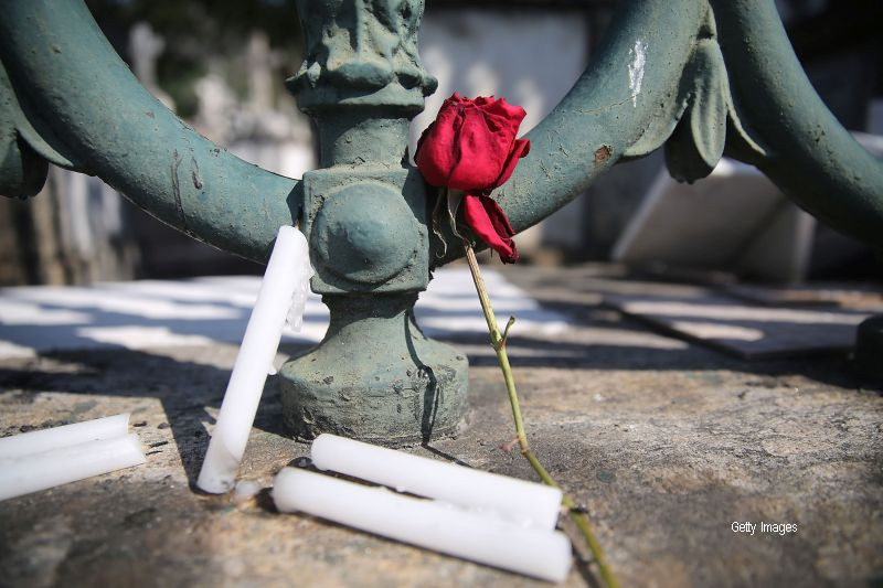 A fost batut si ingropat de viu intr-un cimitir din Brazilia. Minunea prin care autoritatile l-au salvat