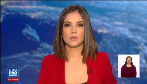 O duba s-a rasturnat in mijlocul unei intersectii, dupa ce s-a ciocnit de o ambulanta. Doua persoane au ajuns la spital