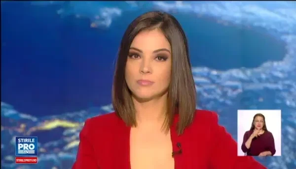 Doi angajati ai aeroportului din Mogadiscio au predat teroristului bomba ascunsa in laptop. Atacatorul a fost singura victima