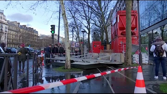 Vestul Europei, devastat de o furtuna puternica. Oameni raniti, case avariate si trafic perturbat in Marea Britanie si Franta