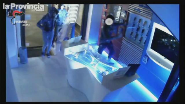 "Banda Selfie" a fost capturata de politie. "Lovitura" pe care au dat-o patru romani in intr-un magazin din Italia