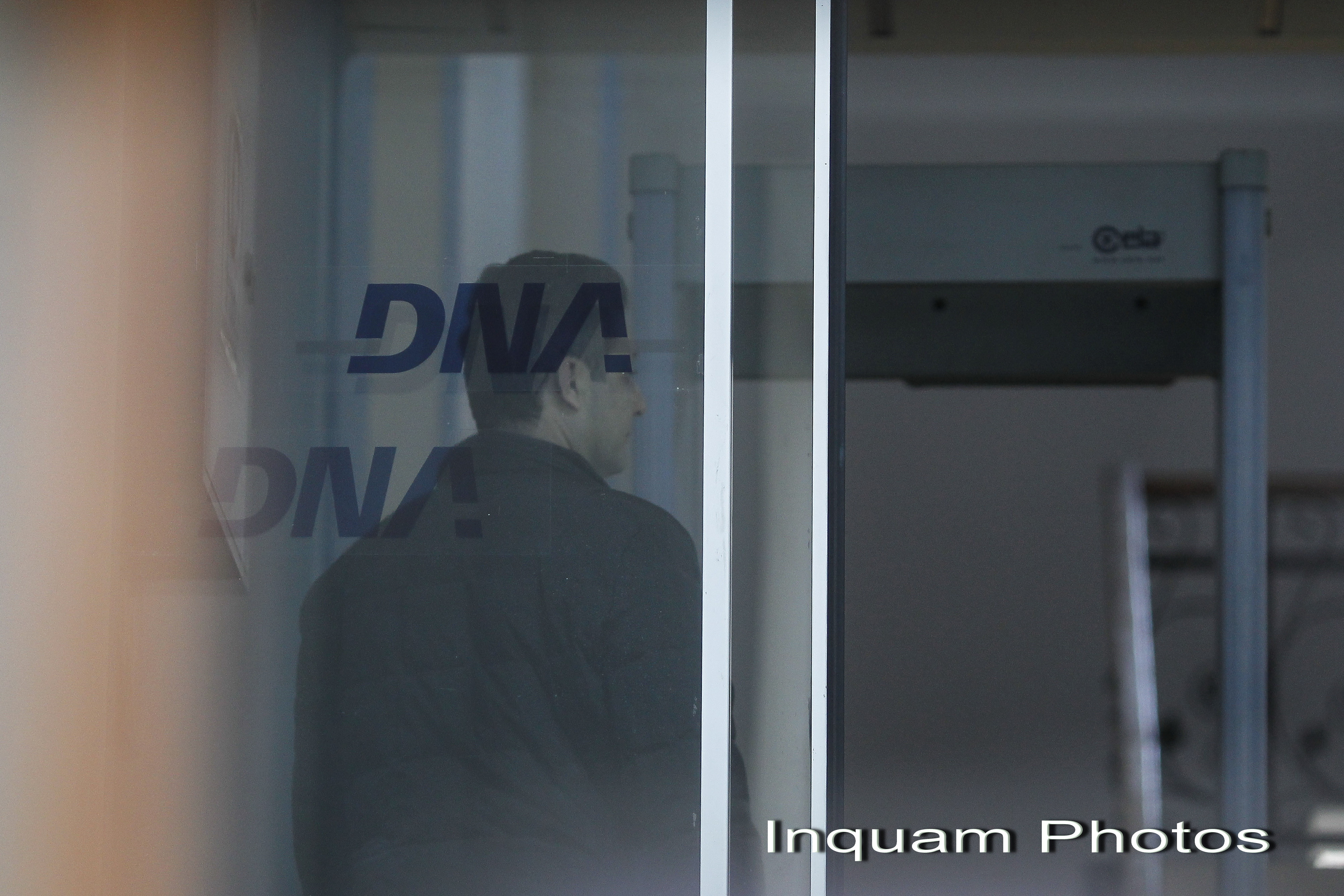 De la procuror general al Romaniei la pus sub invinuire, in decurs de o saptamana. Accident cu masina lui Tiberiu Nitu la DNA