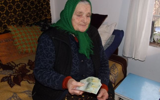 Batrana din Romania care traieste cu o pensie de 3 lei. "Nu-mi ajung nici de paine pe saptamana, dar ce sa fac?"