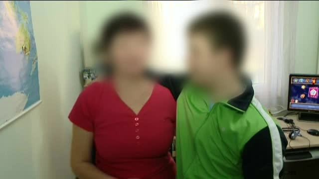 O profesoara din Botosani, acuzata ca umileste un elev cu sindrom Down. Mama: "Vrea sa-l lase repetent, spune ca ii e scarba"