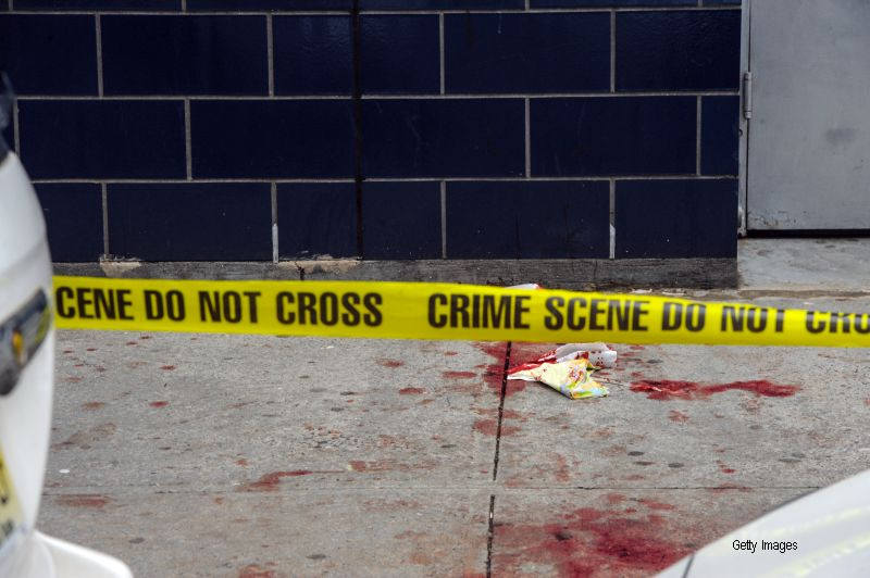 Imagini socante la Londra. Un barbat a fost injunghiat in cap in fata a zeci de familii