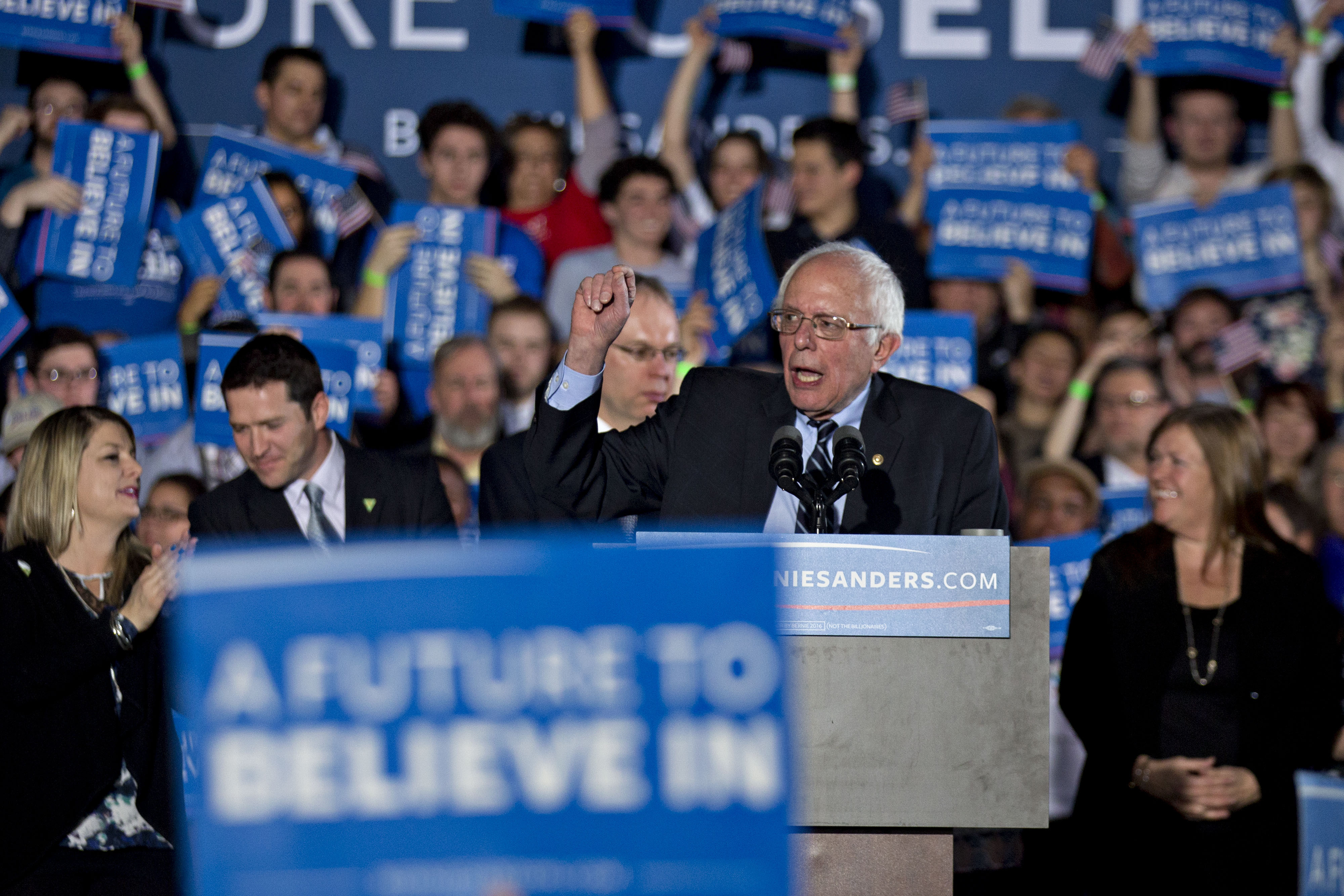 ALEGERI in SUA. Trump si Sanders au castigat in New Hampshire. Clinton a inregistrat o infrangere usturatoare