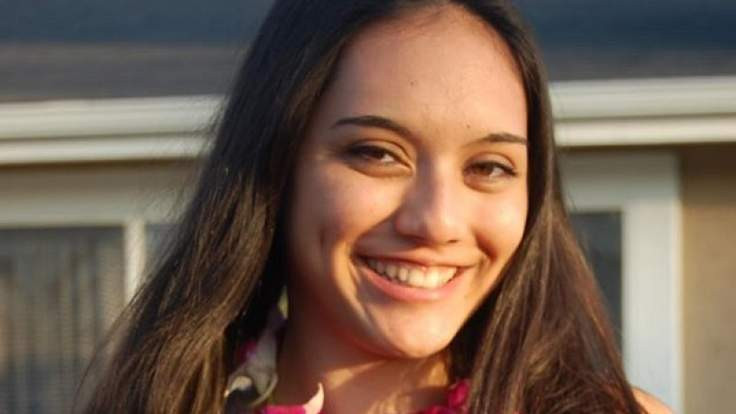 O tanara din SUA a fost impuscata mortal in timp ce vorbea la telefon cu tatal ei. A inceput sa repete: "Ma doare capul"