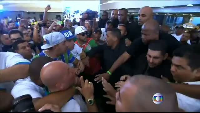 Bataie la finalul Carnavalului de la Rio. Scandalul a pornit de la refuzul juratilor de-a face publice notele de la defilare