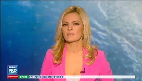 Imagini infricosatoare pe o plaja din Franta. Un batran a fost luat de valuri, iar sotia lui a intrat in apa sa il salveze