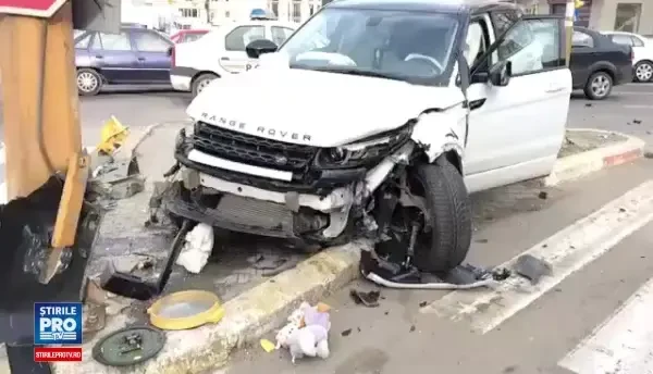 Accident cu patru raniti in Constanta. Imaginile filmate un martor dupa producerea impactului