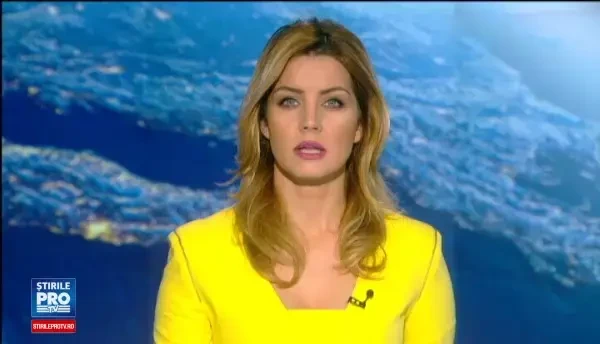 Un sat din Romania traieste sub teroarea bivolilor unui fermier. Politia nu s-a dat jos din masina de frica