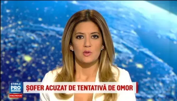 Reactia unui sofer din Pitesti, dupa ce o groapa formata in fata locului de parcare i-a inghitit roata din fata a masinii