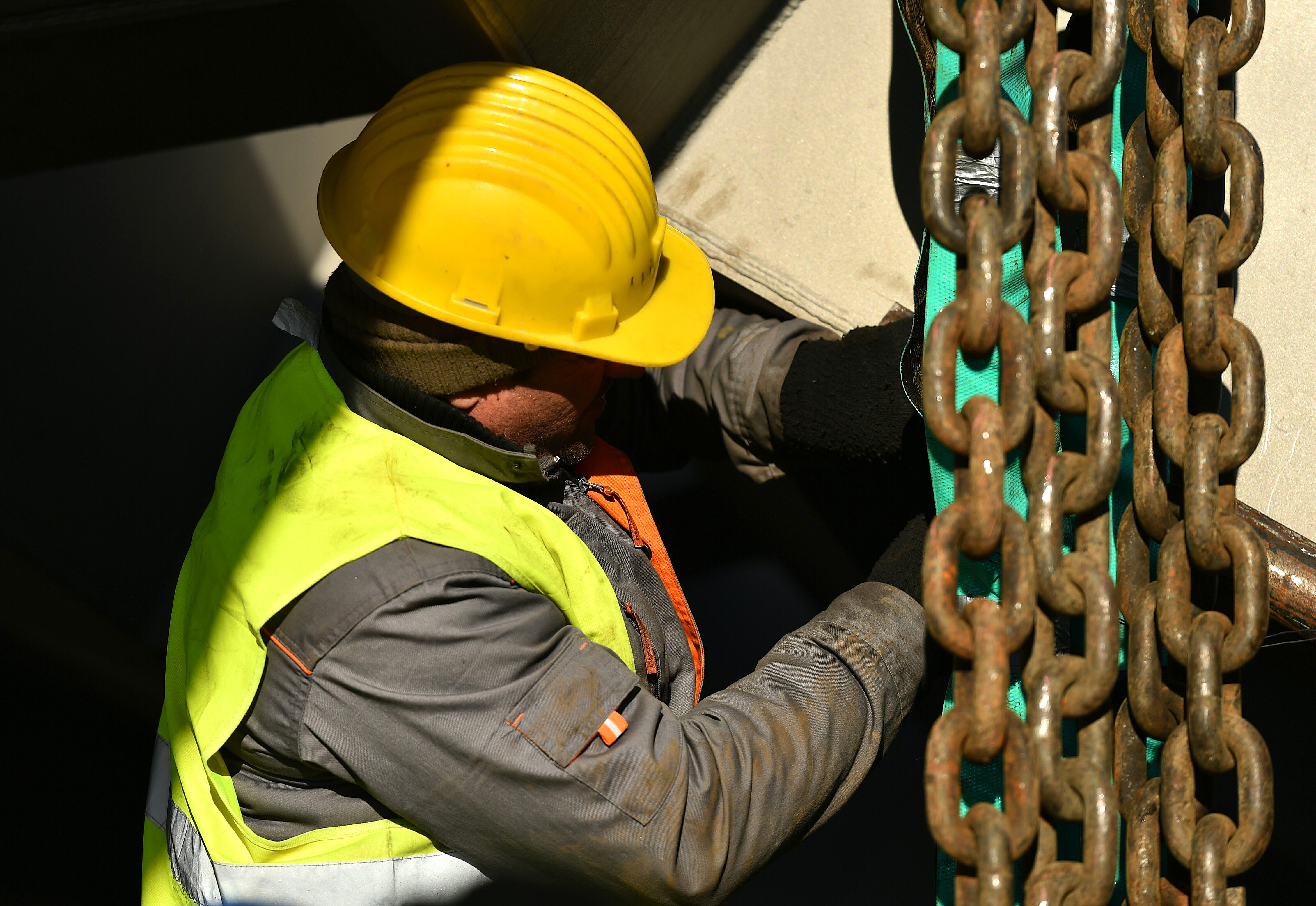 11 muncitori de la o fabrica din Sibiu, intoxicati cu o substanta necunoscuta. ITM a oprit activitatea